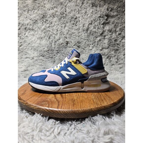 New Balance Shoes - New Balence 997 Abzorb Motion Control  Womans Shoe Size 9 Blue/Pink/Animal Print